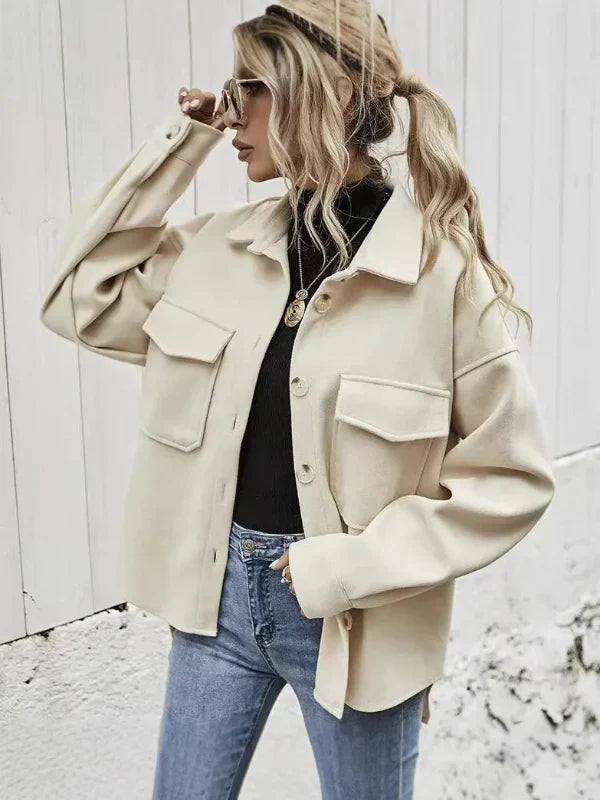 Drune | Damen Wollmantel – Oversized Fit – Reverskragen – Knopfverschluss – Hüftlänge