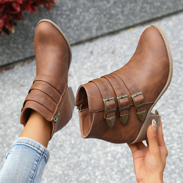 Drune | Stiefeletten strukturiert Passform Blockabsatz Vintage Schnallendetails