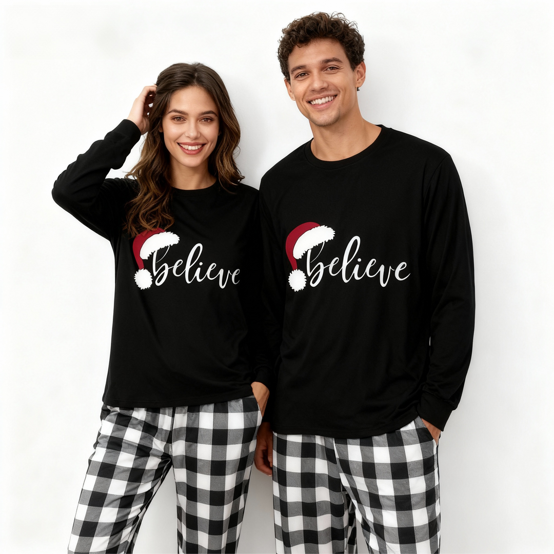 Drune | Weihnachtsmütze und 'Believe' Buchstabenprint gemustertes Schwarz-Weiß kariertes Schlafanzug-Set