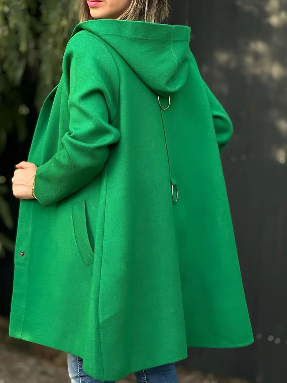 Drune | Jacke mit Kapuze und V-Ausschnitt mit Knopfverschluss