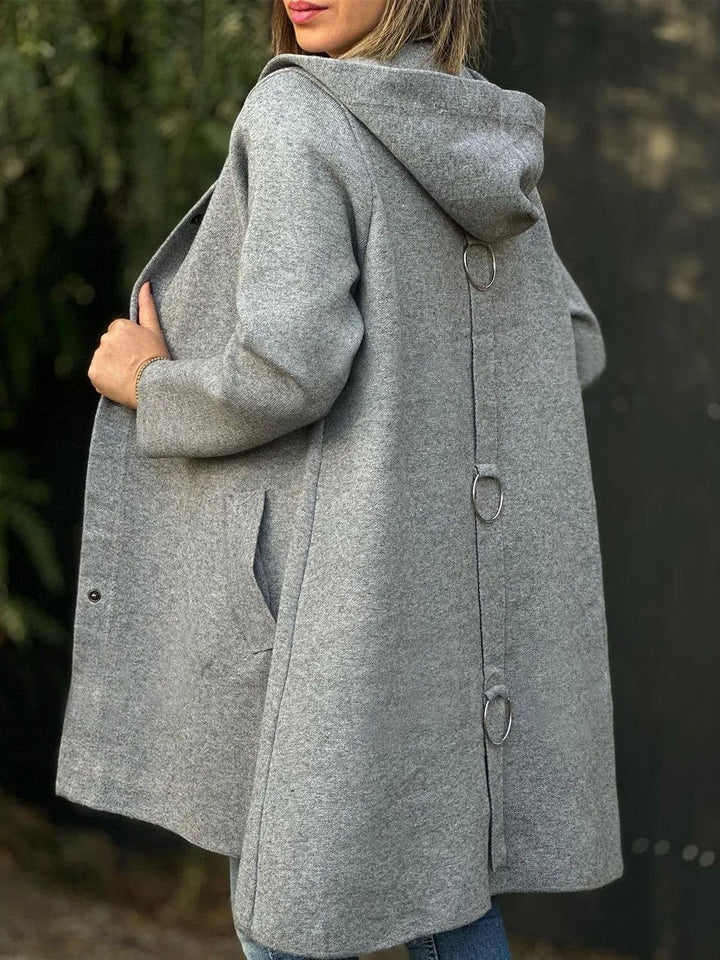 Drune | Jacke mit Kapuze und V-Ausschnitt mit Knopfverschluss
