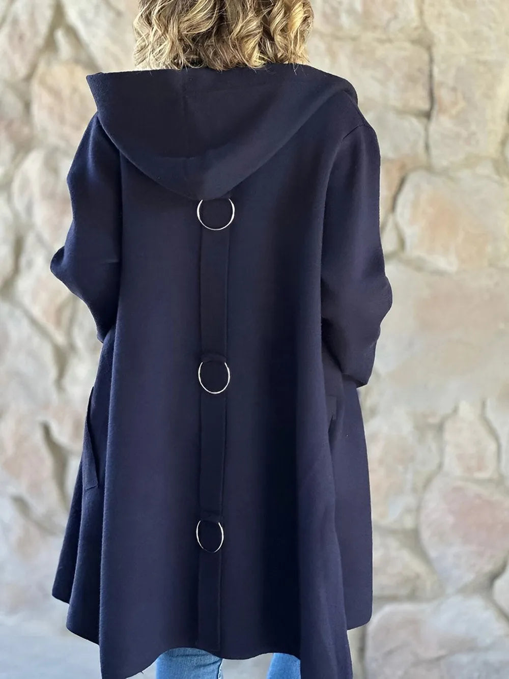 Drune | Jacke mit Kapuze und V-Ausschnitt mit Knopfverschluss