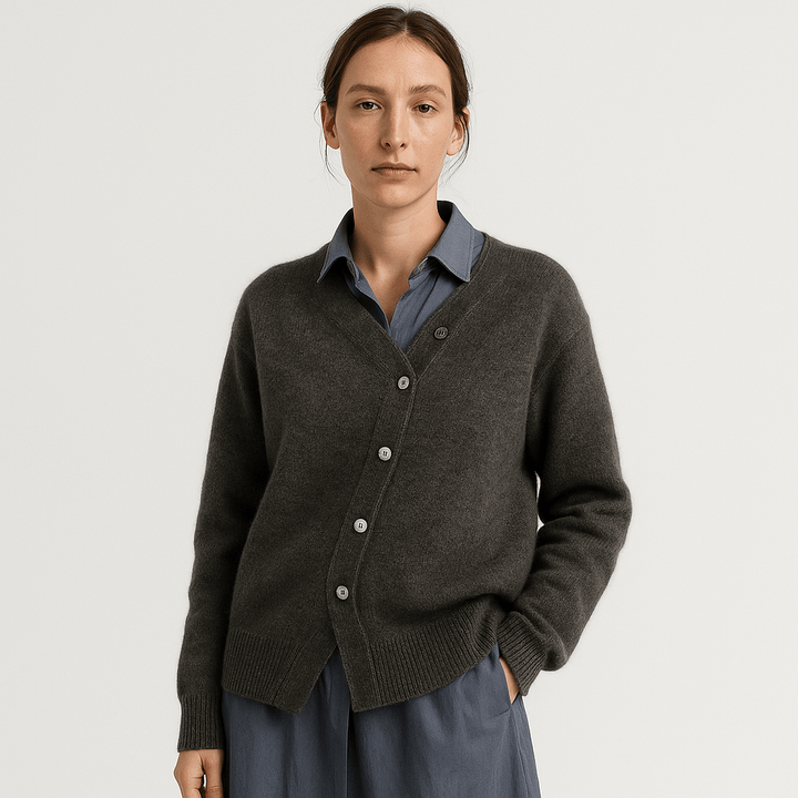 Drune | Cardigan Camel Asymmetrisch Geknöpft Original Weiche & Moderne Masche
