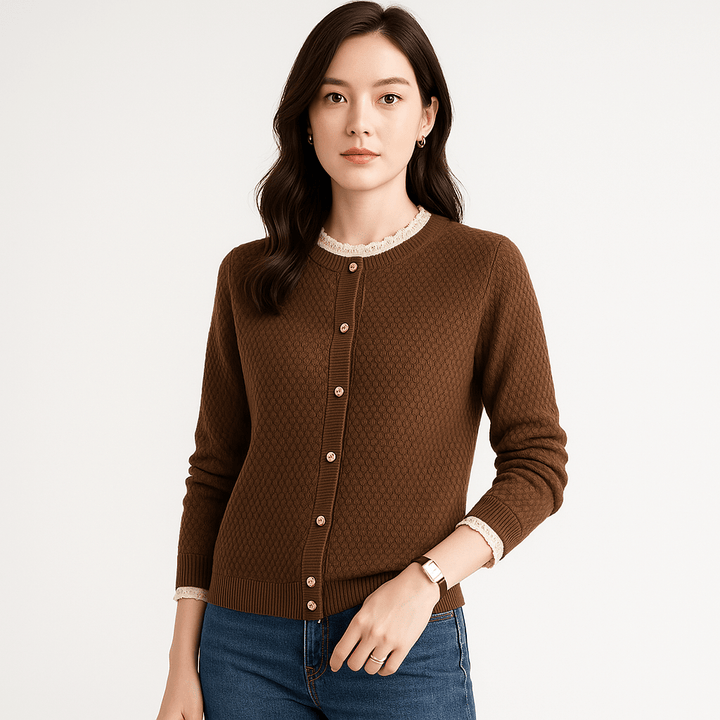 Drune | Elegant Spitzen-Weste mit goldenen Knöpfen, strukturiertem Strick, schick