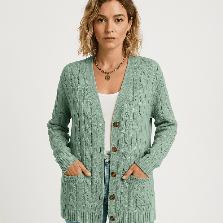 Drune | Beiger, längerer und bequemer Cardigan mit Zopfstrick im zeitlosen Stil
