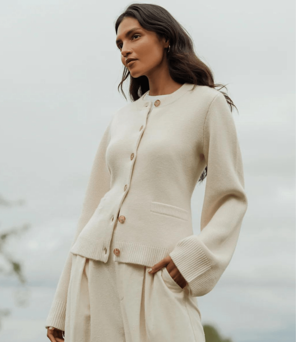 Drune | Beigefarbene A-Linien Jacke Elegante Knöpfe Schick & Minimalistisch