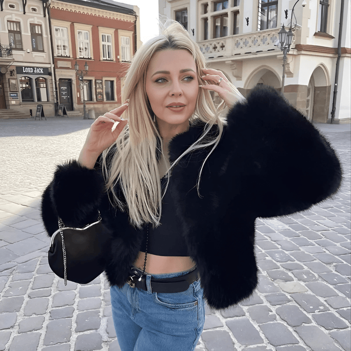Drune | Kurze Jacke aus schwarzem, glamourösem und gewagtem Kunstfell