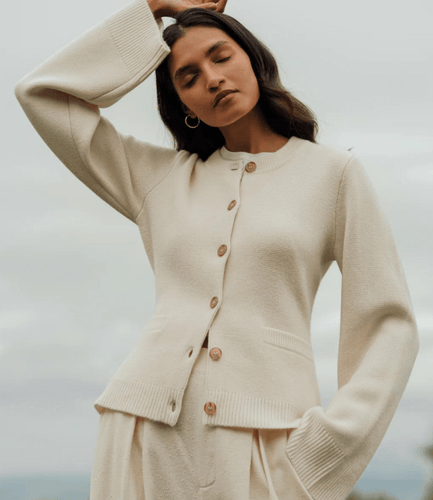Drune | Beigefarbene A-Linien Jacke Elegante Knöpfe Schick & Minimalistisch
