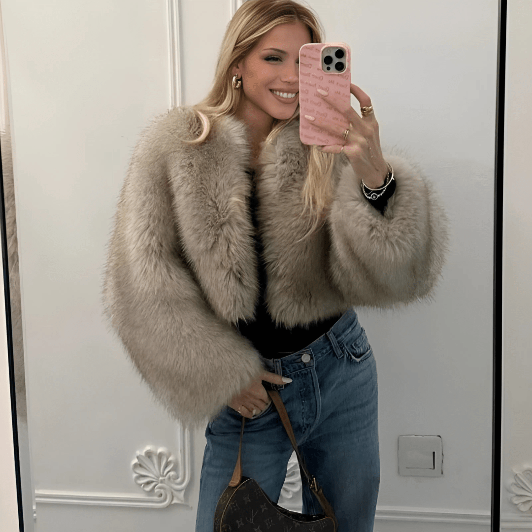 Drune | Kurze Jacke aus schwarzem, glamourösem und gewagtem Kunstfell