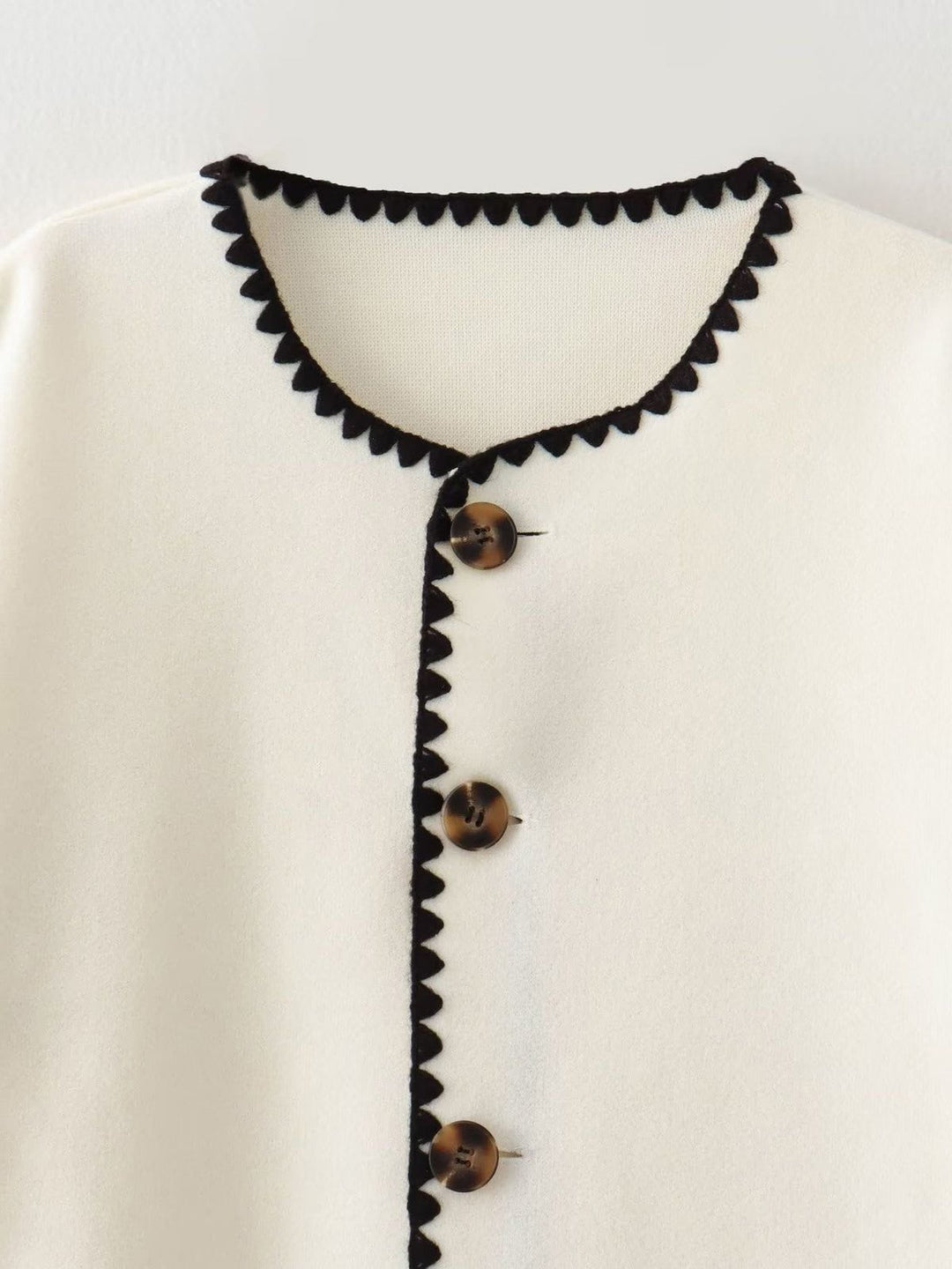 Drune | Leichte Jacke Ecru & Schwarz Chic & Strukturiert