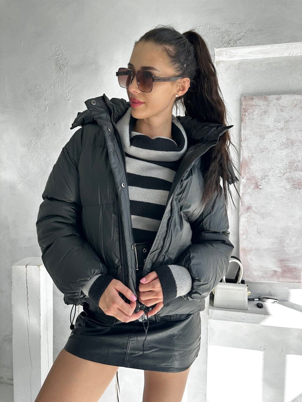 Drune | Kurze Steppjacke mit Kapuze in hellem Khaki, warm und trendig