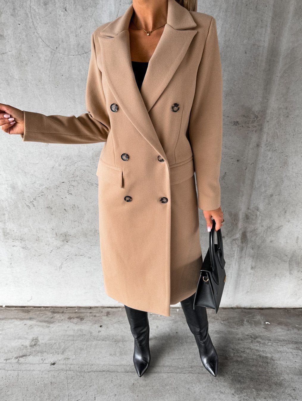 Drune | Eleganter Langer Mantel Creme Chic, Strukturierte und Zeitlose