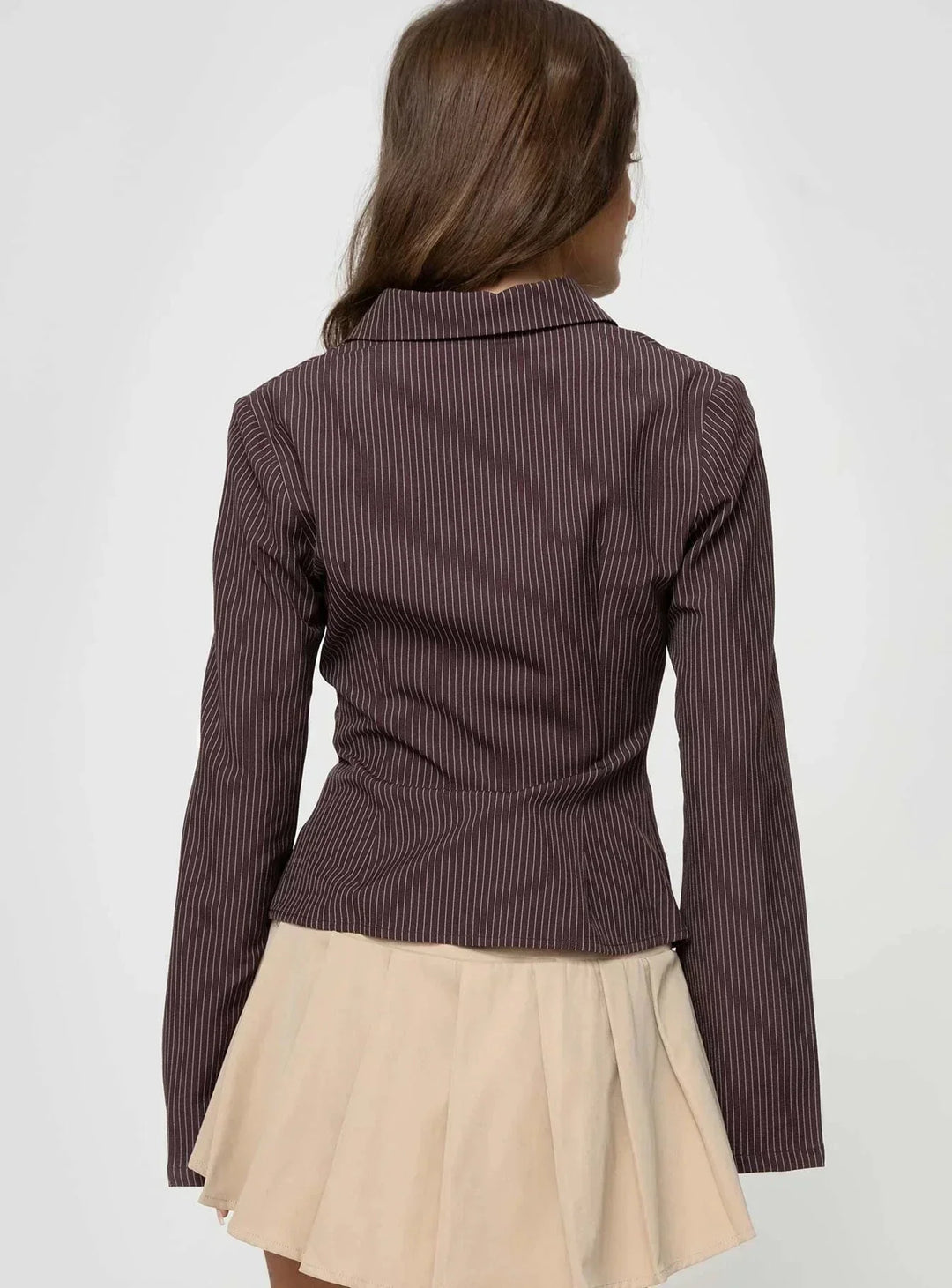 Drune | Braune gestreifte taillierte Jacke mit ausgestellten Ärmeln Retro-Eleganz