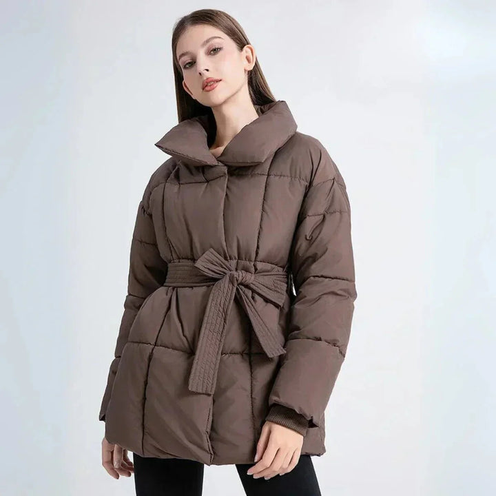 Drune | Taillierte Winterdaunenjacke Mit Hohem Kragen Warm und Elegant