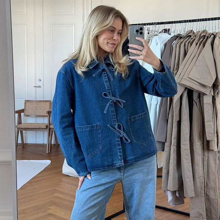 Drune | Oversized Jeansjacke mit Knotenverschluss im lässigen und originellen Stil