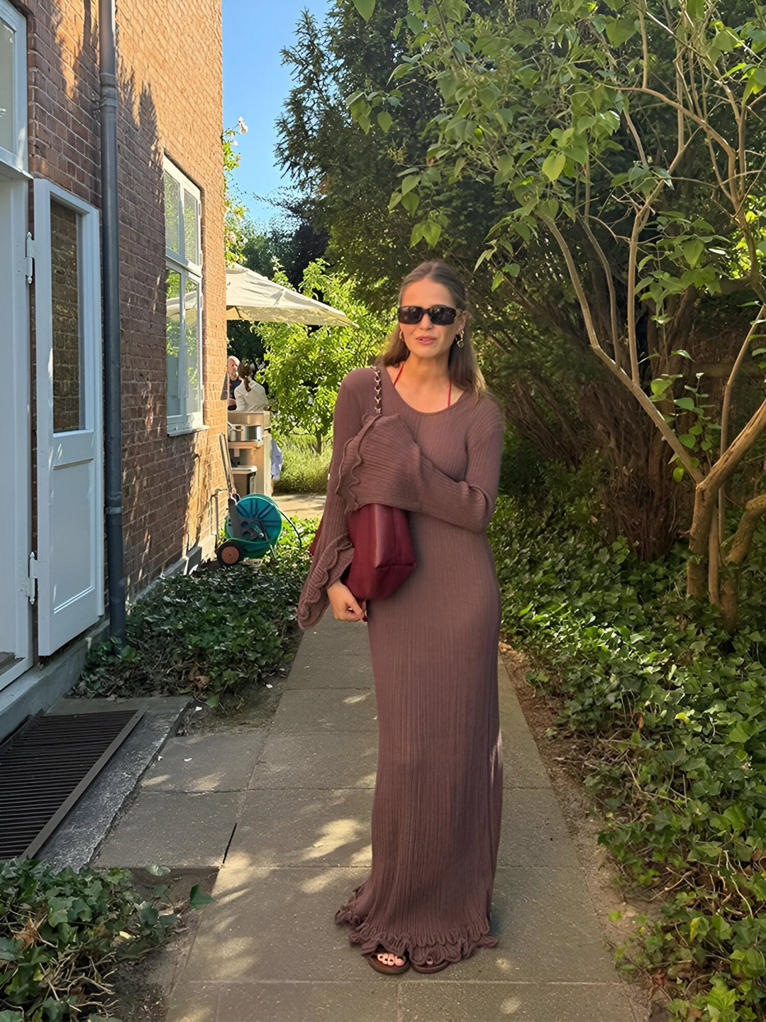 Drune | Elegantes Weißes Strickkleid mit Volant-Saum