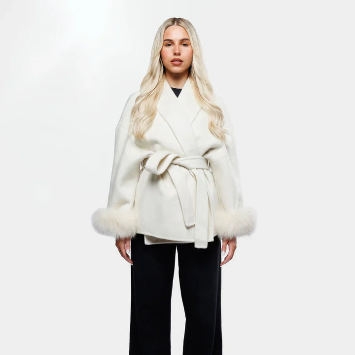 Drune | Wolljacke mit Gürtel und Fake Fur Manschetten