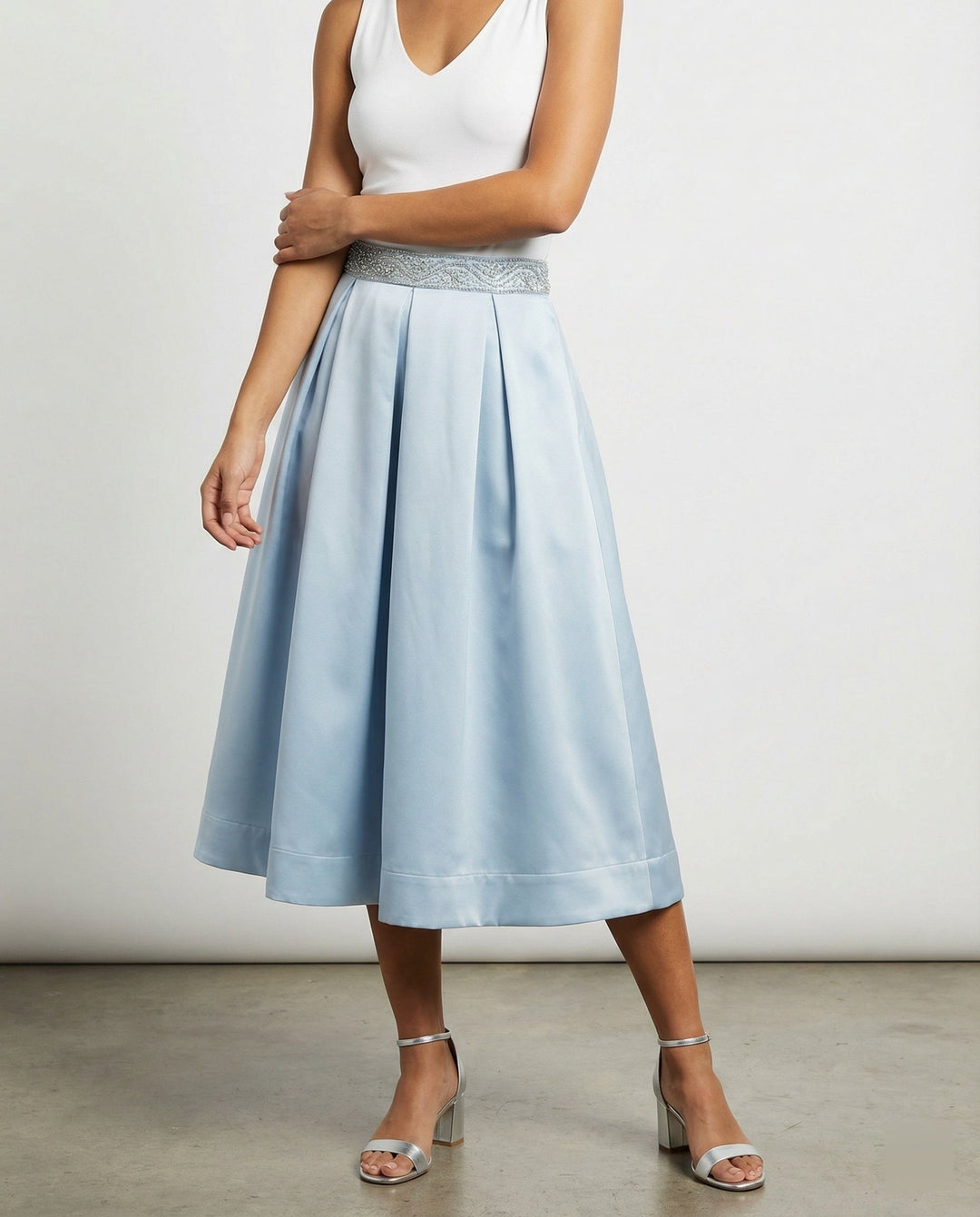 Damen Elegantes Midikleid mit Hochgeschlossenem Kragen & Schwingendem Rock | Drune