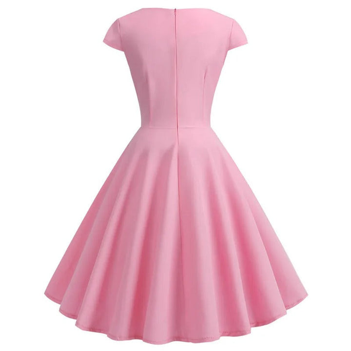 Drune | Vintage Sommerkleid mit großem V-Ausschnitt, lockerer Passform und Rüschen