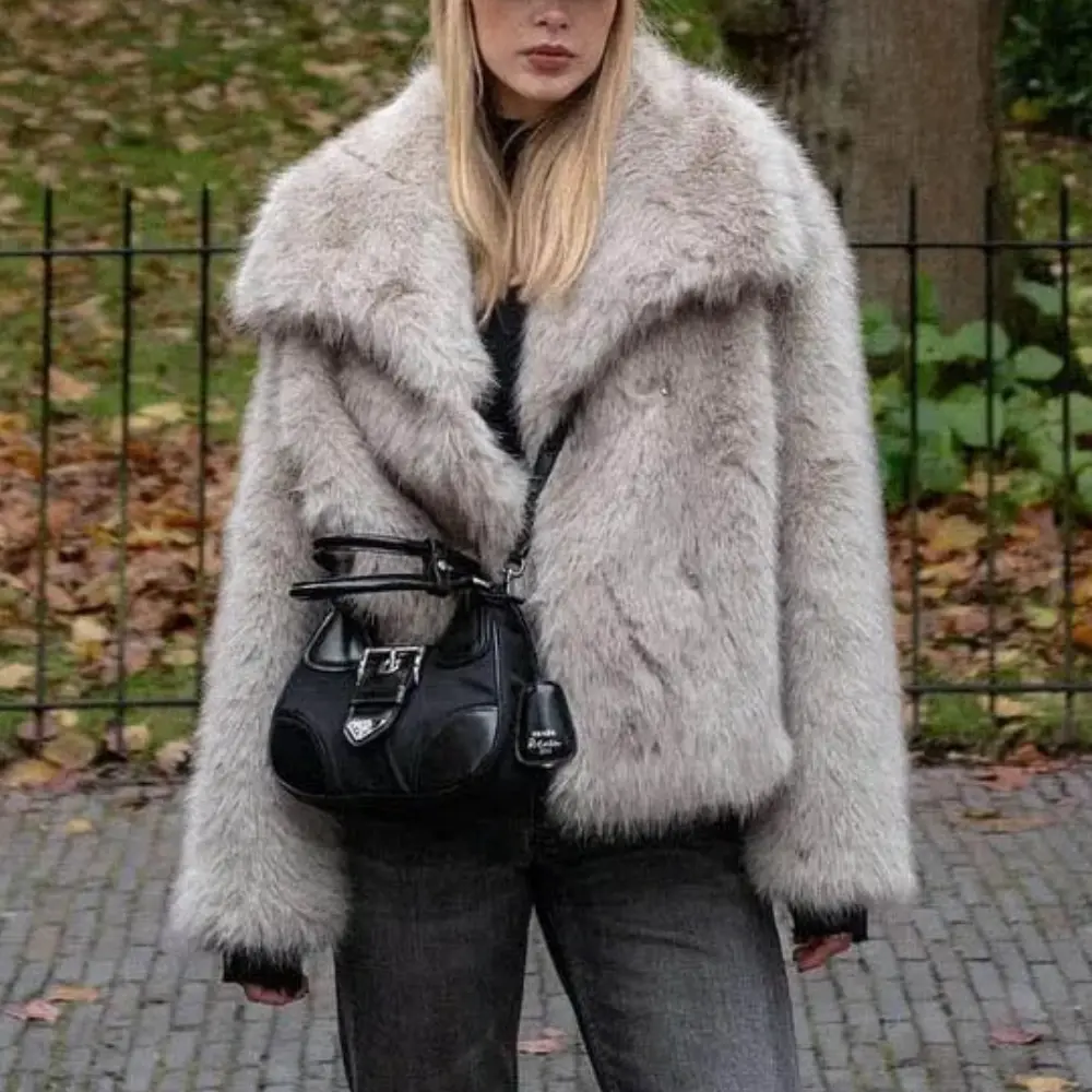 Drune | Glam Faux-Fur-Jacke