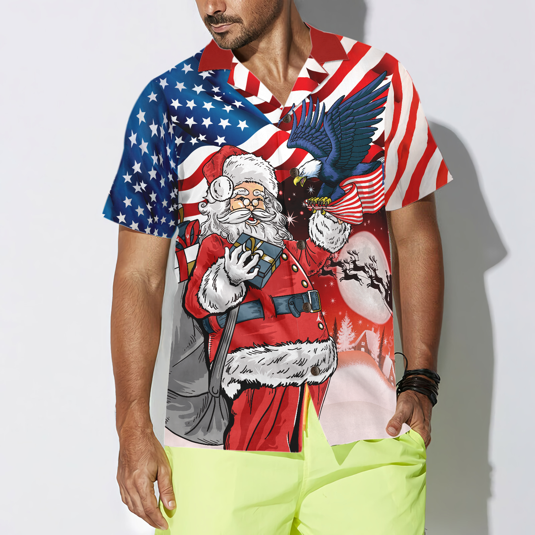 Drune | Adler, der auf Santas Hand mit amerikanischer Flagge sitzt, Hawaiiansches Hemd, Weihnachtshemden-Idee Geschenk für Männer und Frauen