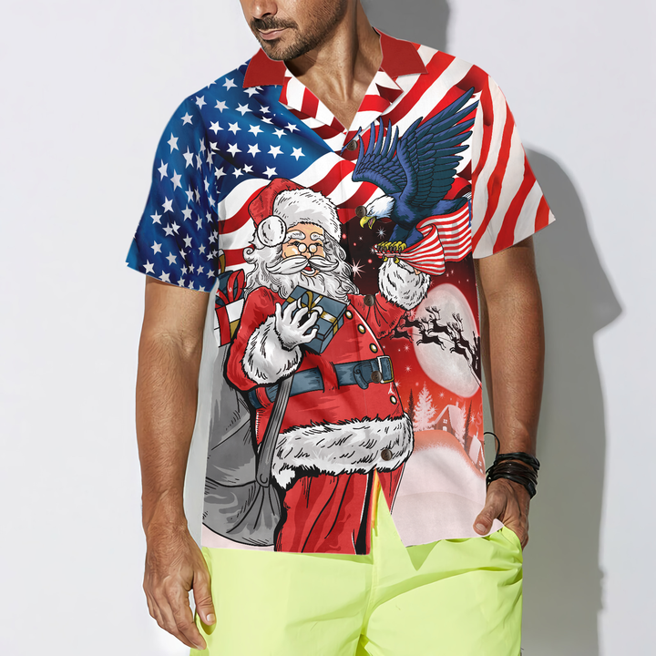 Drune | Adler, der auf Santas Hand mit amerikanischer Flagge sitzt, Hawaiiansches Hemd, Weihnachtshemden-Idee Geschenk für Männer und Frauen