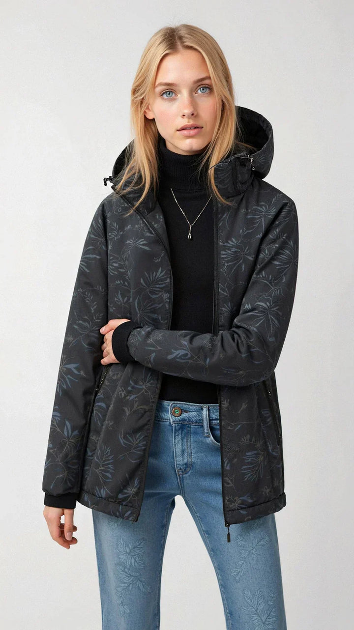 Drune | DIE BEDRUCKTE OUTDOOR - JACKE MIT KAPUZE FÜR AKTIVE TAGE MIT STIL