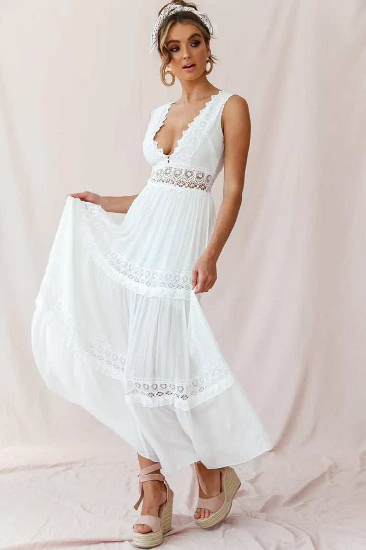 Drune | Weißes Boho Maxikleid Mit Häkeleinsätzen & Tiefem V-Ausschnitt