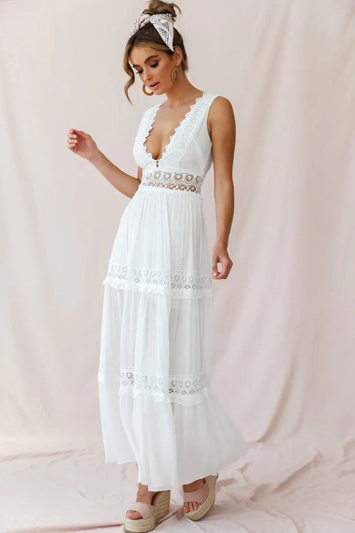 Drune | Weißes Boho Maxikleid Mit Häkeleinsätzen & Tiefem V-Ausschnitt
