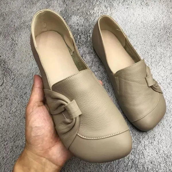 Drune | Klassische Leder Slipper mit Knopfdetails für Frauen