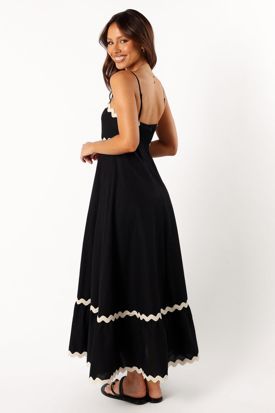 Schwarzes und weißes langes Kleid