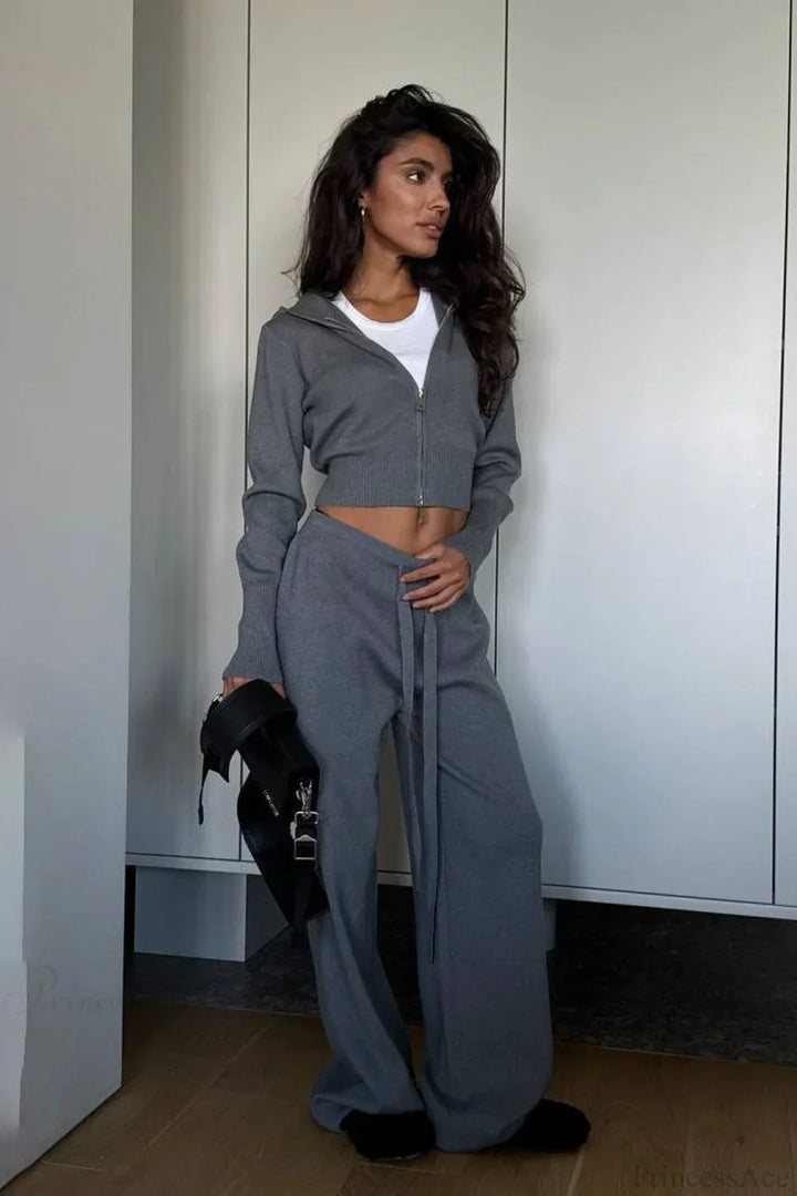 Drune | Strick Kurz Reißverschlussjacke Relaxed Pants Zwei-Teile Set