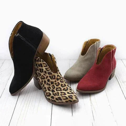 Drune | Damen Wildleder Ankle Boots mit Niedrigem Blockabsatz, V-förmiges Design, Reißverschluss