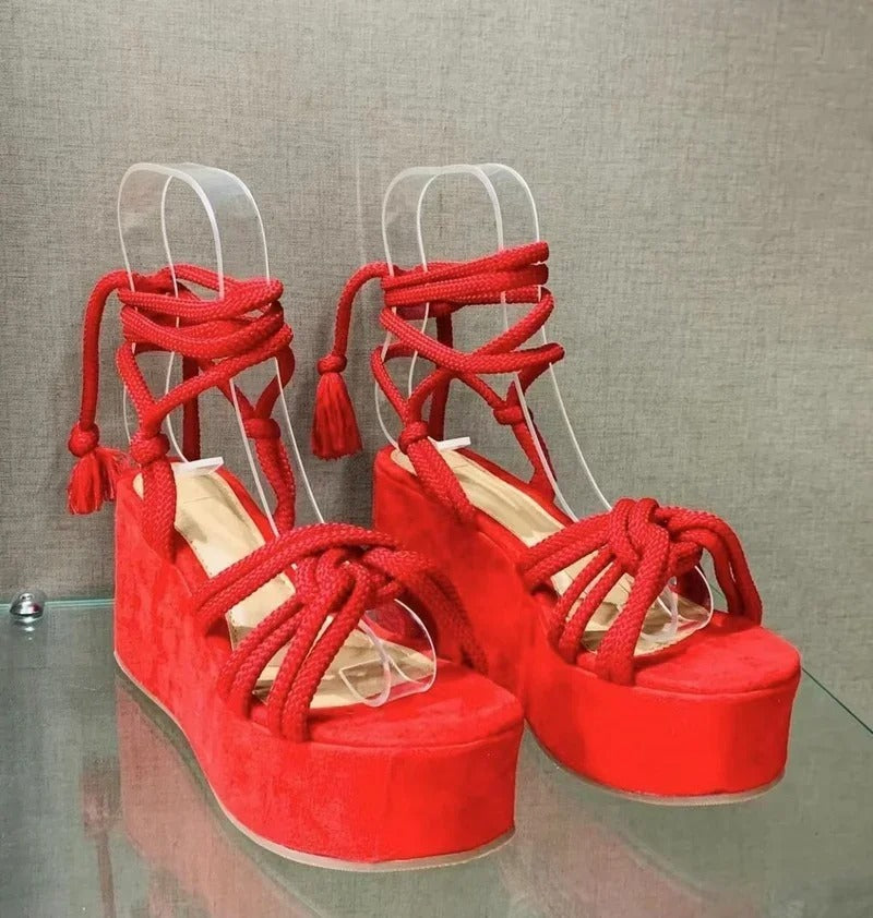 Drune | Stilvolle Keilabsatzsandalen