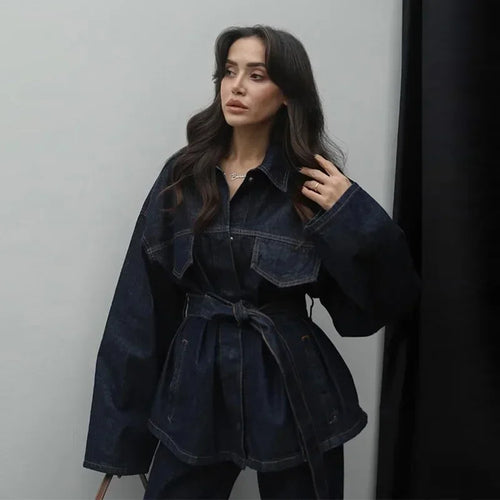 Drune | Ensemble mit taillierter Jacke und Jeanshose für Damen