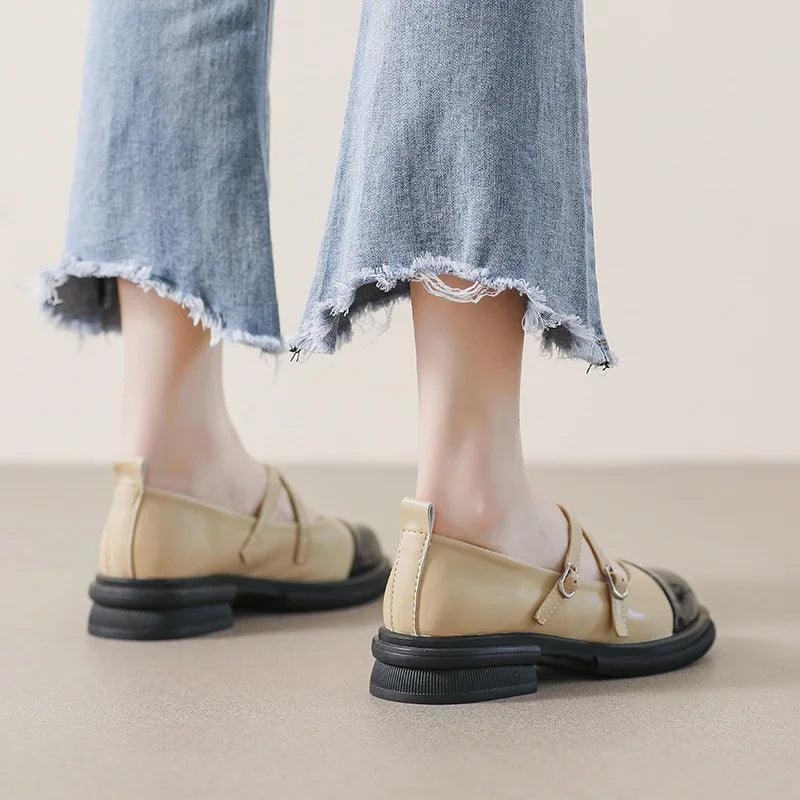 Drune | Zweifarbige Mary-Jane-Flats mit Doppelriemen
