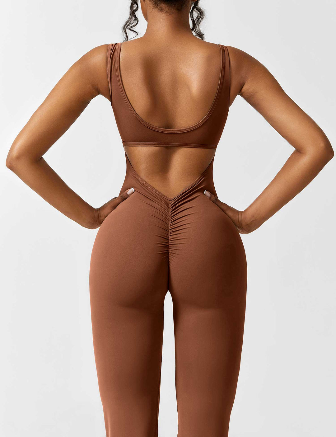 Drune | V-Rücken Auslaufender Jumpsuit