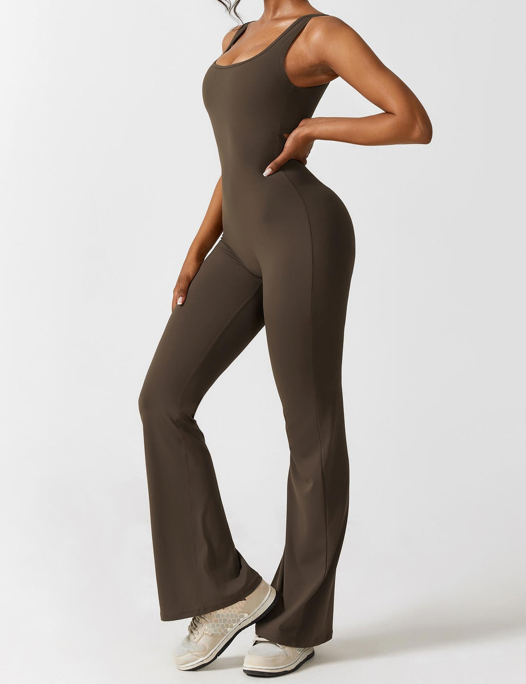 Drune | V-Rücken Auslaufender Jumpsuit