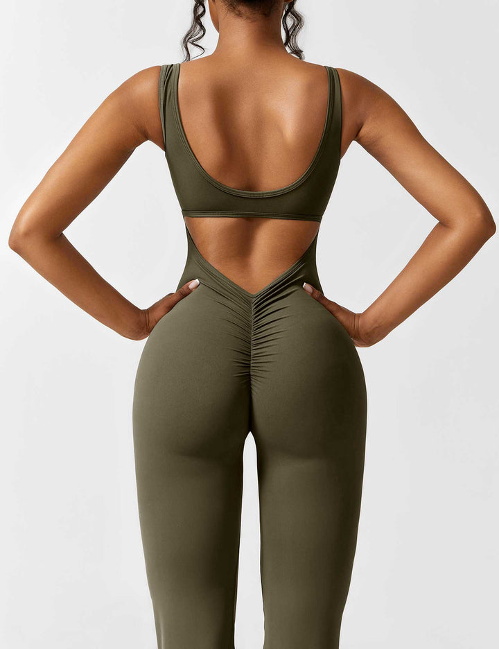 Drune | V-Rücken Auslaufender Jumpsuit