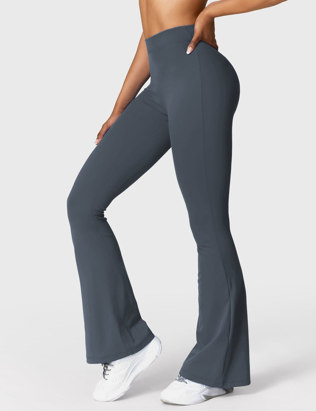 Drune | Ausgestellte Leggings mit V-Ausschnitt