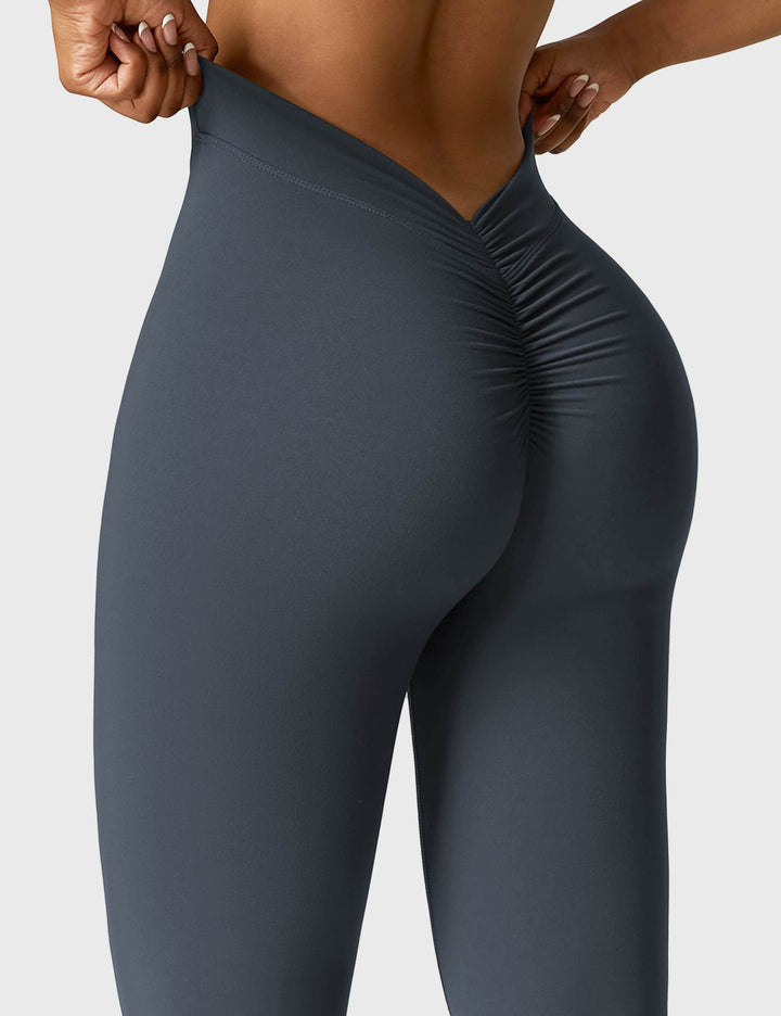 Drune | Ausgestellte Leggings mit V-Ausschnitt