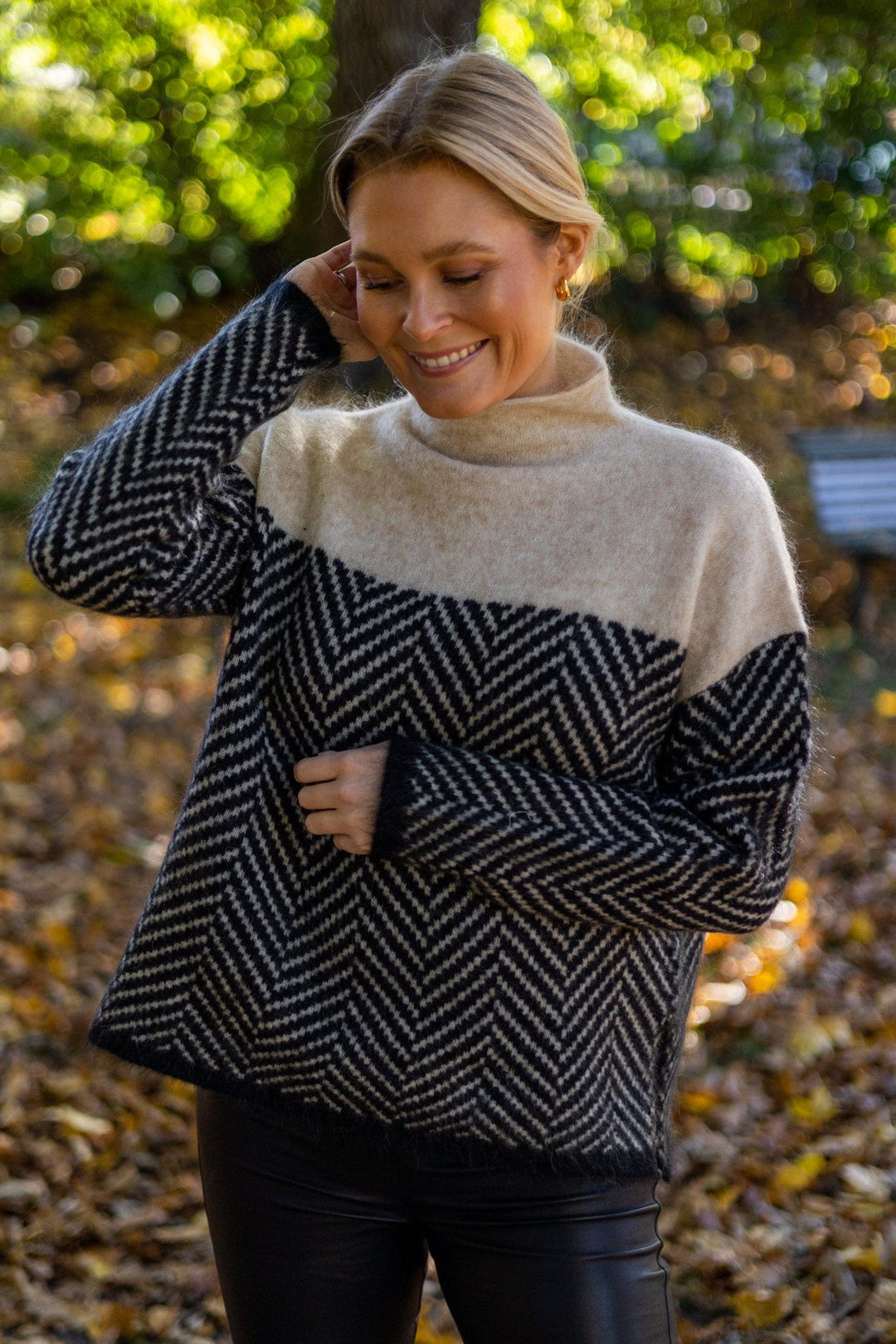 Drune – Stylischer Pullover mit hohem Kragen